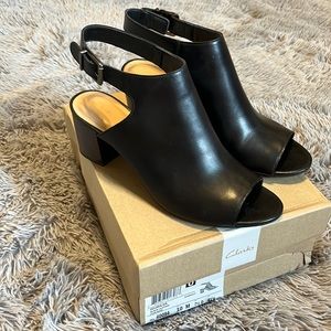 EUC Clarks Deloria Gia black leather sandals. Only worn a few times.